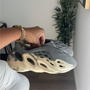 Yeezy Foam Runner Mxt Moon Gray